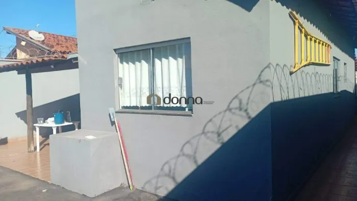 Casa residencial 2 quartos com 2 vagas e churrasqueira Jardim Copacabana, Uberaba/MG