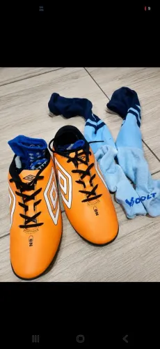 Society umbro original + um par de meia antiderrapante e um par de meião volt