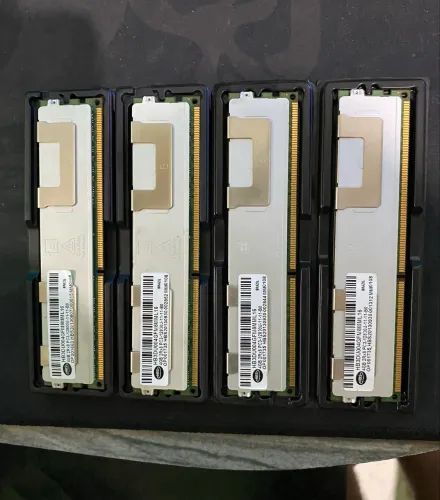 Kit Memória RAM DDR3 16GB ? 4x4GB 1600MHz