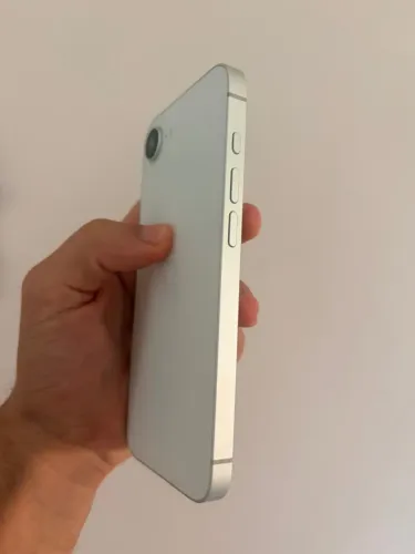 iPhone 16e