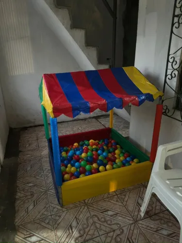 Vendo pula pula + piscina de bolinha + escorrega