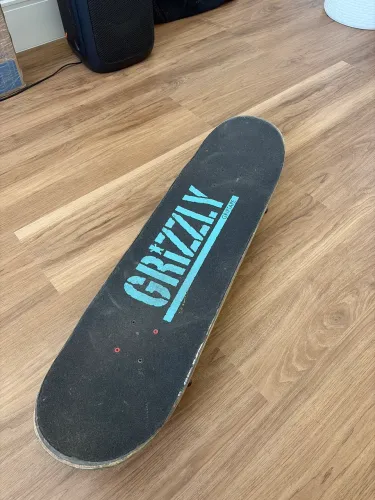 -Preço Negociável- Skate montado com peças de qualidade em otimo estado (PREÇO NEGOCIÁVEL)