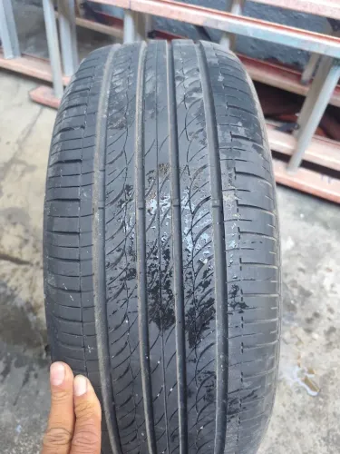 Vendo pneus hankook 235/55/18 muito novo