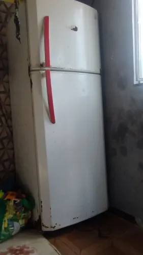Geladeira funcionando bem 300