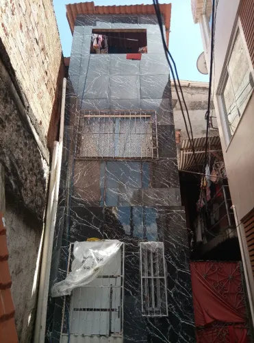 Casa perovaz ,bem localizada ,próximo de supermercados,farmácia, escolas,praça ,hospi,pont