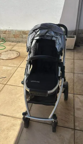 Carrinho de bebê importado Uppababy vista