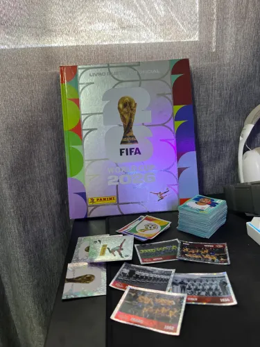 Álbum copa 2026 incompleto 400 figurinhas umas a colar +217 figurinhas +20 brilhantes