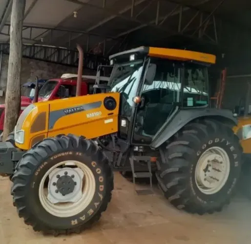 Trator Valtra BM100