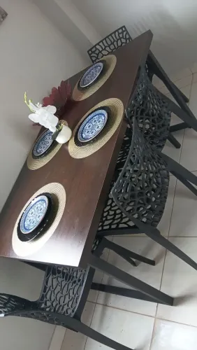VENDO MESA ESTILO INDUSTRIAL 6 LUGARES, MENOS DE UM MÊS DE USO. NÃO GOSTEI DA COR.  