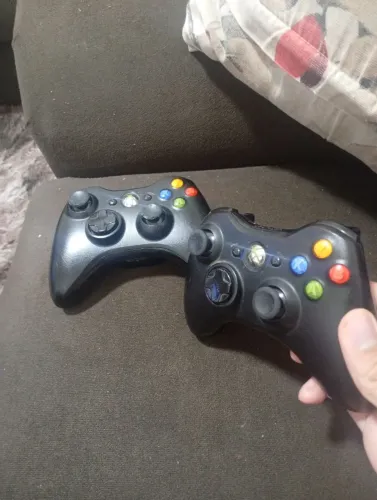 2 controles Xbox 360 (com defeito)