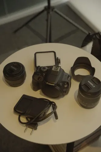 ? Canon EOS 100D + KIT COMPLETO - Ótimo custo-benefício