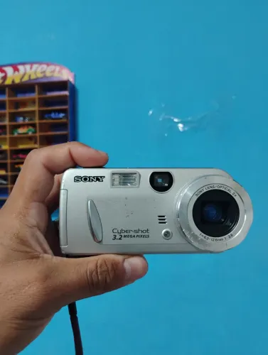Camera digital cyber-shot 3.2 mp P-52 sony