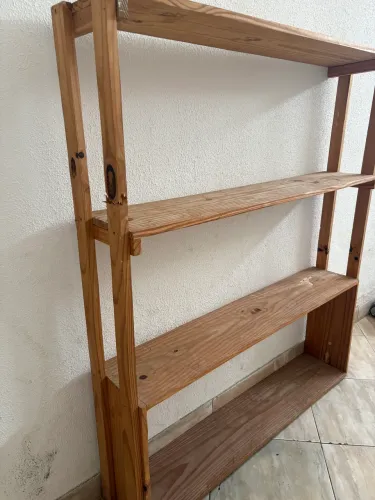 Vendo estante de Pinho