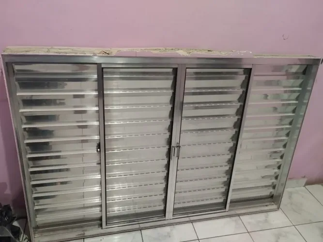 Janela Veneziana de Alumínio 6 Folhas