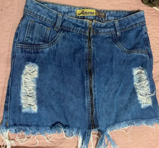 Saia jeans, tamanho 38.