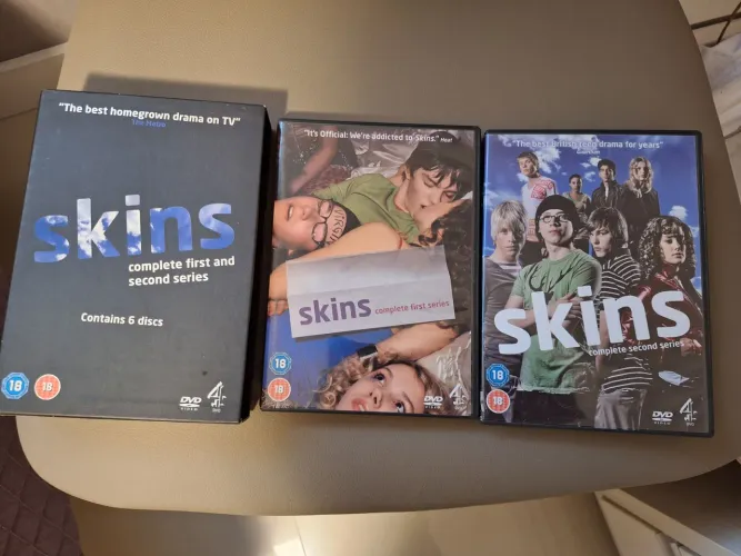 Box dvd série skins - 6 discos importado