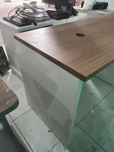 Mesa com 5 gavetas escritório
