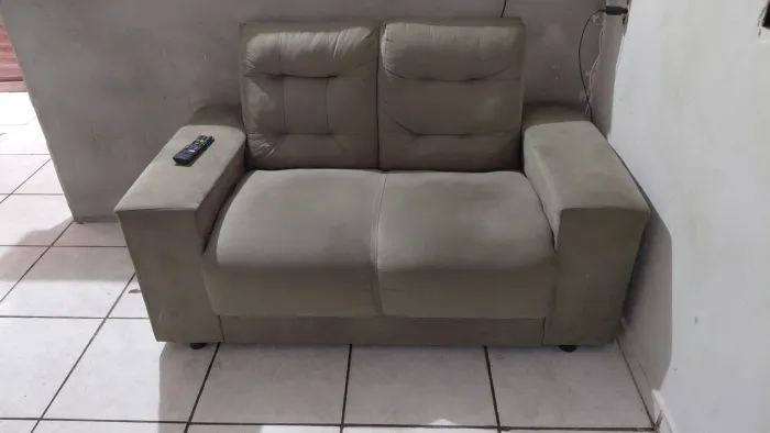 Vende se sofá 2 lugares semi novo 4 meses de uso 