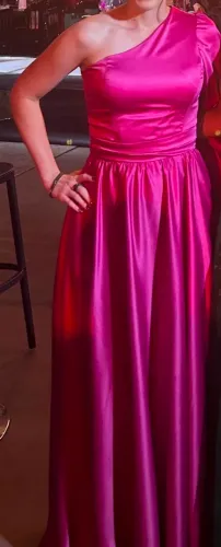 Vende-se vestido de festa