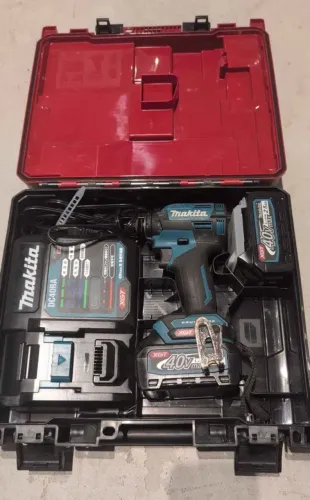 Parafusadeira de Impacto Makita 40v com 2 baterias, carregador e maleta