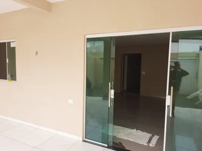 Casa para Alugar - 4 quartos - 2 banheiros - 3 vagas de garagem 