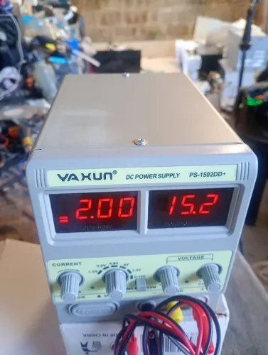 Fonte ajustável de bancada yaxun 1502 DD+
