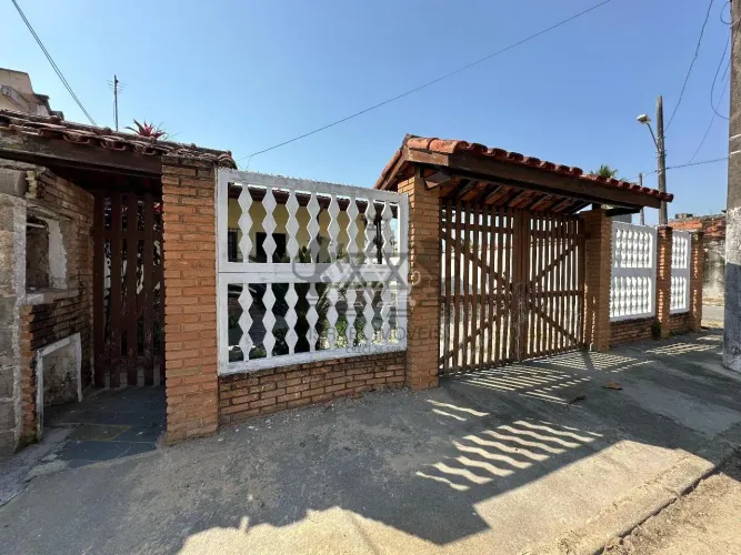 Casa à venda, 02 dormitórios, com Piscina, a 400 metros da praia, Jardim Porto Novo, Carag