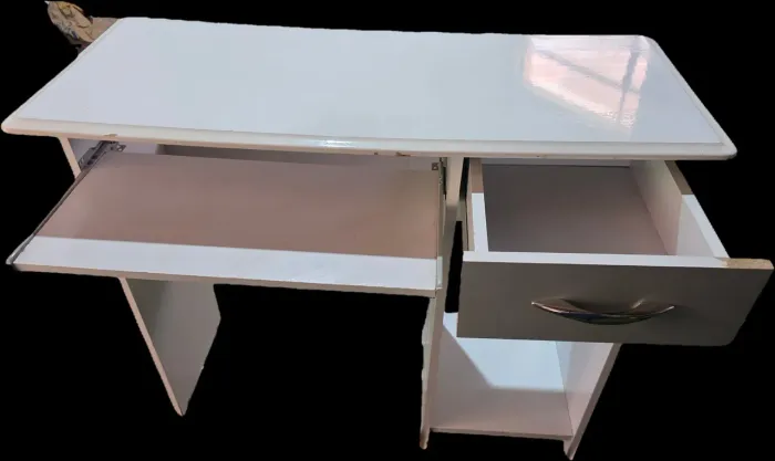 Mesa para Computador Branca com Gaveta