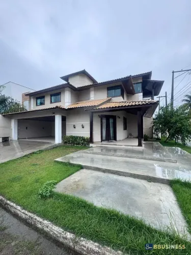 Casa de Alto Padrão no Condomínio Village dos Goytacazes 360m² de Conforto e Sofisticação