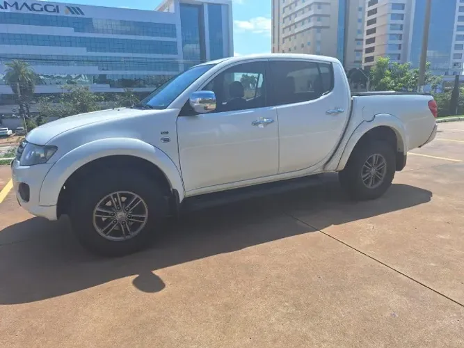 Mitsubishi L200 Triton HPE 3.2 CD TB Int.diesel AUT 2015