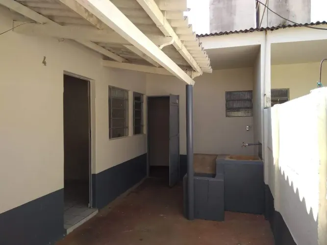 Alugo Casa