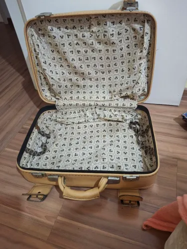 Mala de Viagem Antiga Anos 70 Vintage Decorativa"
