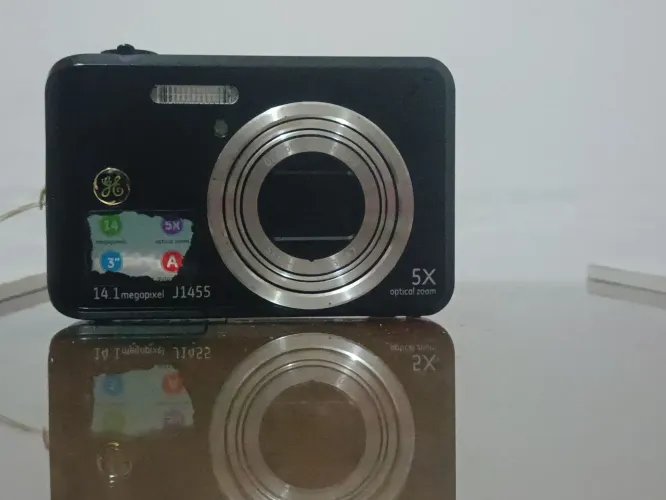 Câmera fotográfica digital ge funcionando perfeitamente,com bateria e cartão de memória
