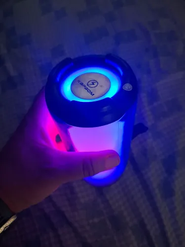 Vendo uma caixa de som via Bluetooth com jogo de Led, entrada de usb