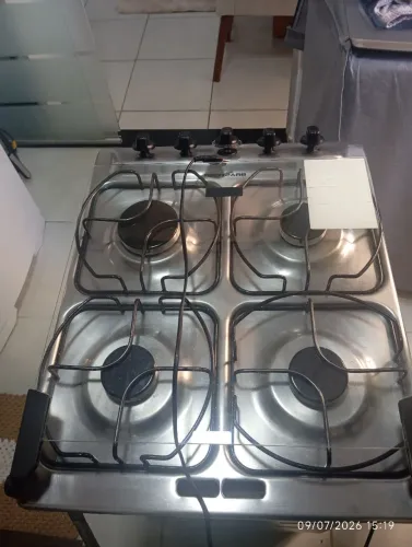 Vendo um fogão Brastemp sem defeito em bom estado de uso.