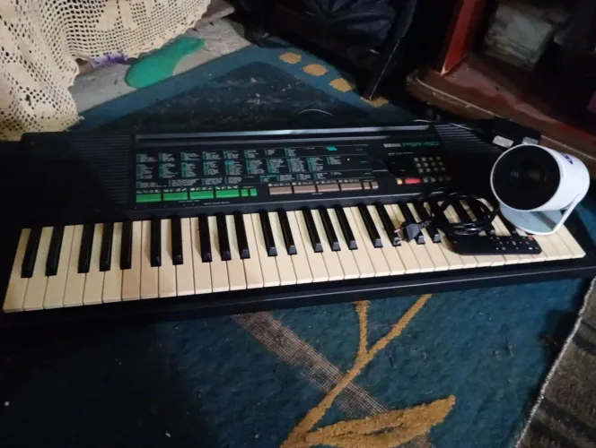 Kit teclado Yamaha PSR-150 + Projetor HY300 - Tudo completo e funcionando!