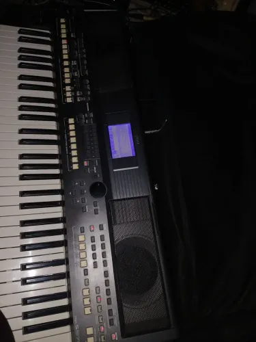 Teclado Yamaha 670