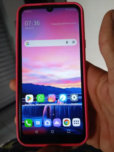 Vendo um celular semi novo 