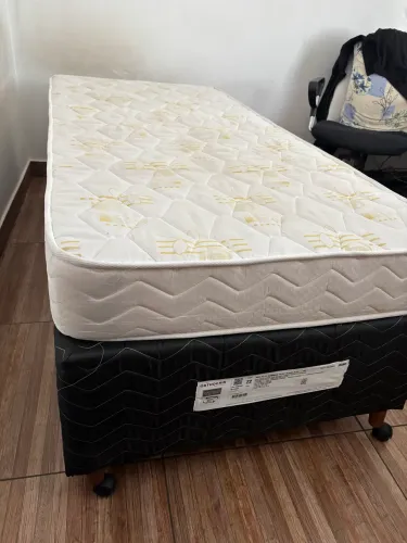 Cama box e colchão solteiro
