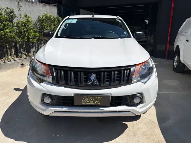 Mitsubishi L200 Tri. Outd. GLX 2.4 CD 4X4 Die. MEC 2025