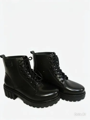 Bota cano curto preta