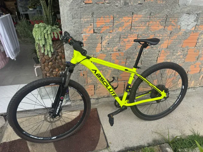 Bicicleta aro 29 todo novinha impecável