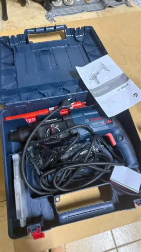 Martelete Bosch GBH 2-24D 820W SDS Plus Perfurador Rompedor Profissional + Acessórios