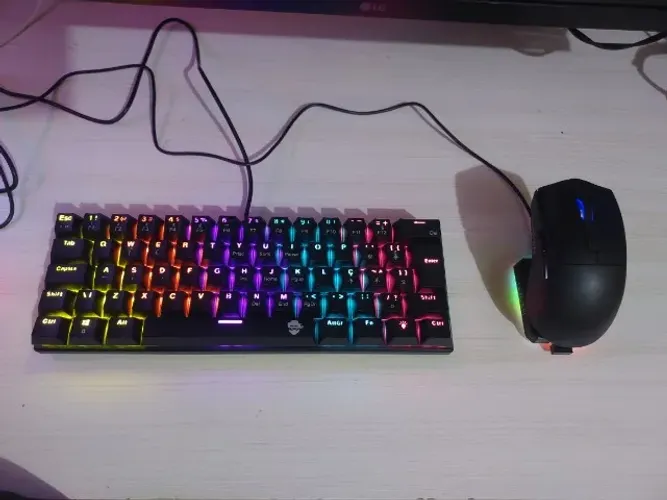 Teclado Mecânico 60% RGB | Mouse Gamer X3 | Sem Fio | Dock RGB | Bluetooth | USB-C | Preto
