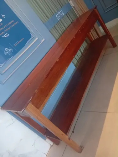 Mesa rústica de madeira