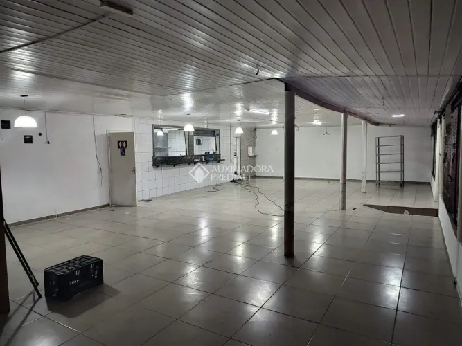 Excelente Oportunidade Comercial: Imóvel Amplo e Pronto para o seu Negócio!