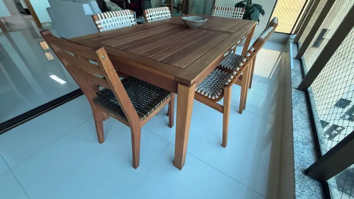Conjunto de mesa para área externa com 6 cadeiras