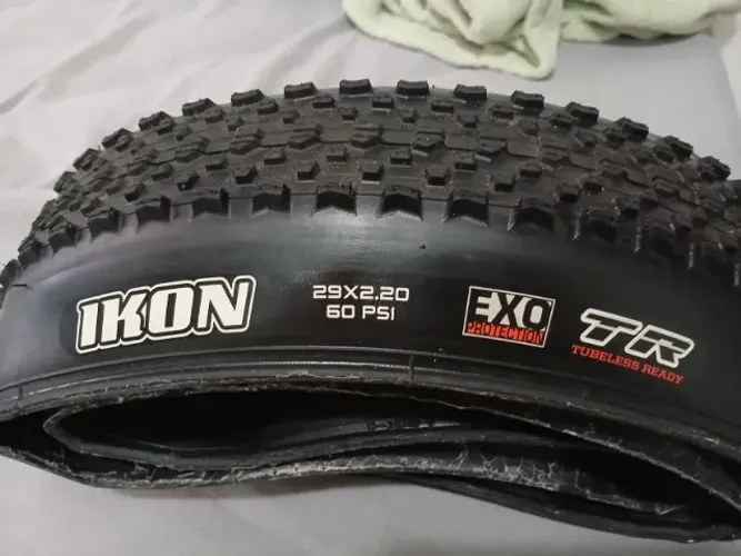 Vendo 01 Pneu de MTB Maxxis Ikon 29x2.20 EXO/TR Cor Preto