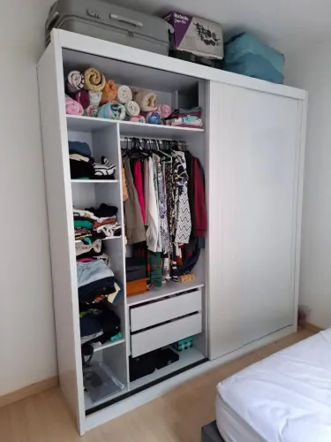 Guarda roupa casal porta de correr