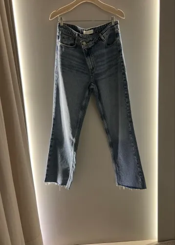 CALÇA JEANS (ZARA ORIGINAL)